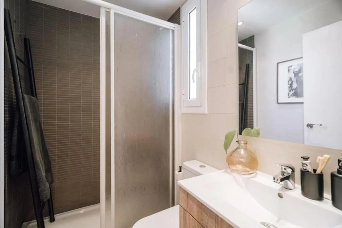 Bolia - 2 Bedroom And Terrace In Eixample Esquerra Barcelona Apartment