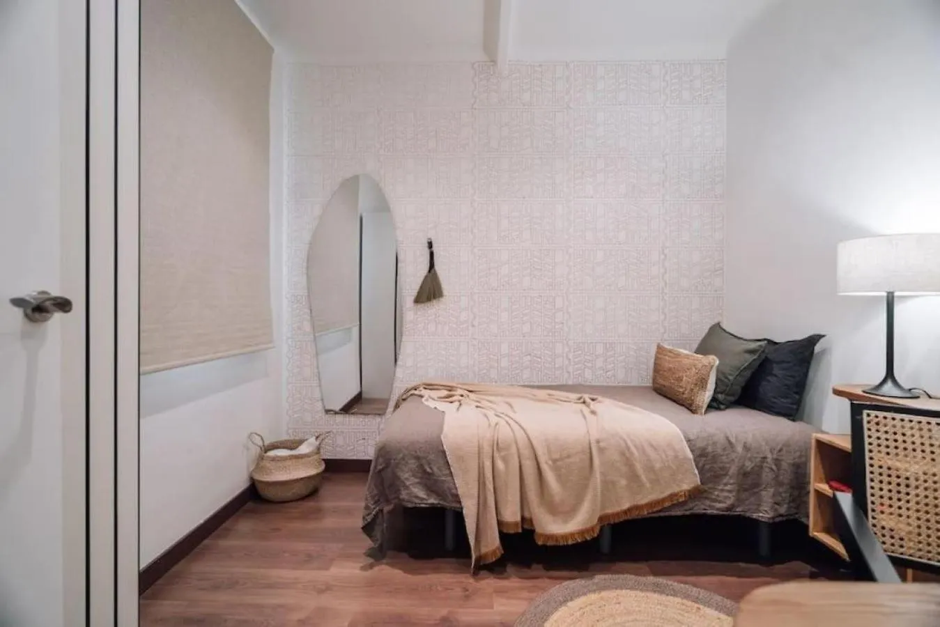 Apartment Bolia - 2 Bedroom And Terrace In Eixample Esquerra Barcelona Spain